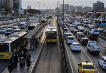 İstanbul’da ulaşım zam ile uyandı.